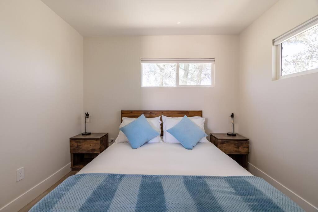The Invisible Wind Cabin- Joshua Tree Amazing View Yucca Valley Exterior photo