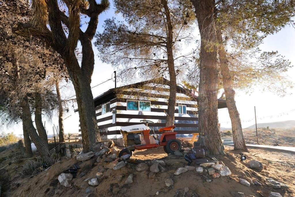 The Invisible Wind Cabin- Joshua Tree Amazing View Yucca Valley Exterior photo